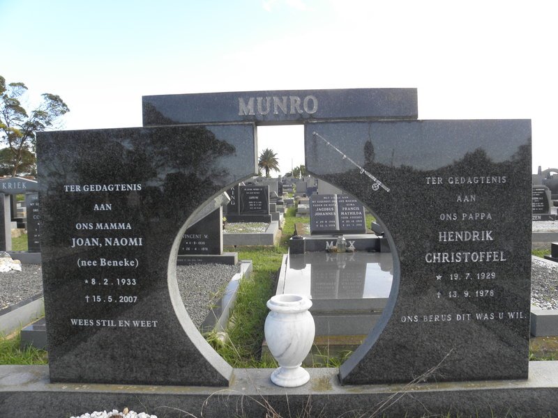 MUNRO Hendrik Christoffel 1929-1978 &amp; Joan Naomi BENEKE 1933-2007