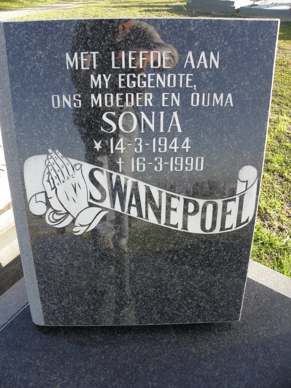 SWANEPOEL Sonia 1944-1990