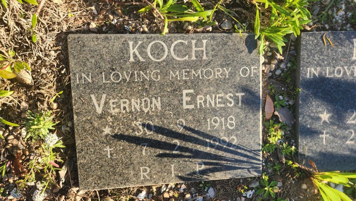 KOCH Vernon Ernest 1918-1992