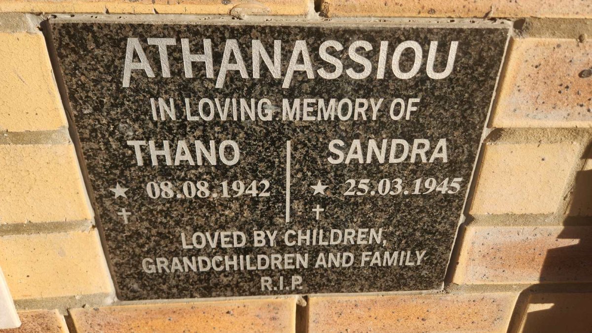 ATHANASSIOU Thano 1942- & Sandra 1945-