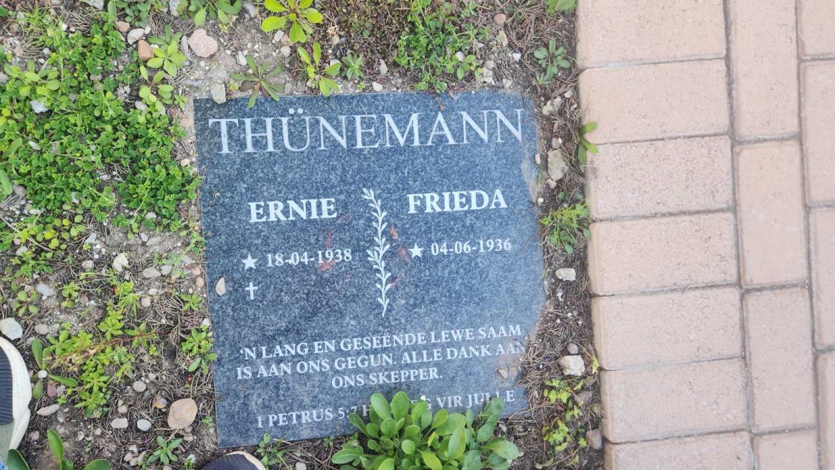 THÜNEMANN Ernie 1938-  & Frieda 1936-