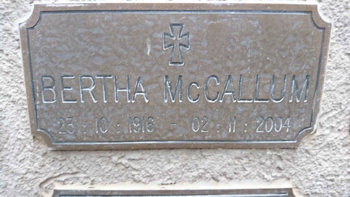 McCALLUM Bertha 1916-2004