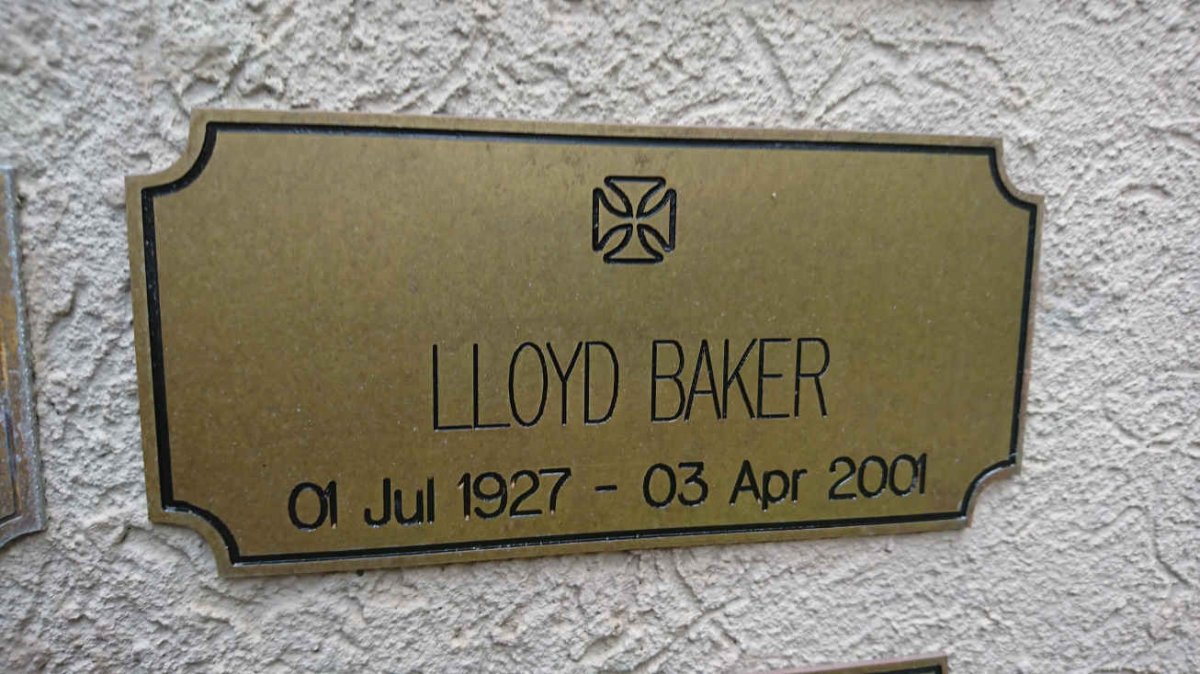 BAKER Lloyd 1927-2001