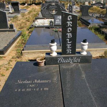 GROBLER Nicolaas Johannes 1935-1998