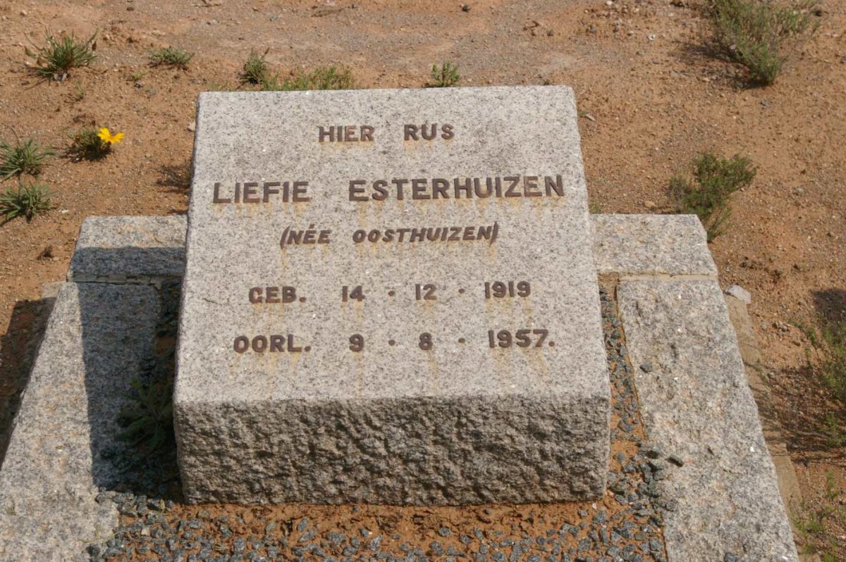 ESTERHUIZEN Liefie nee OOSTHUIZEN 1919-1957