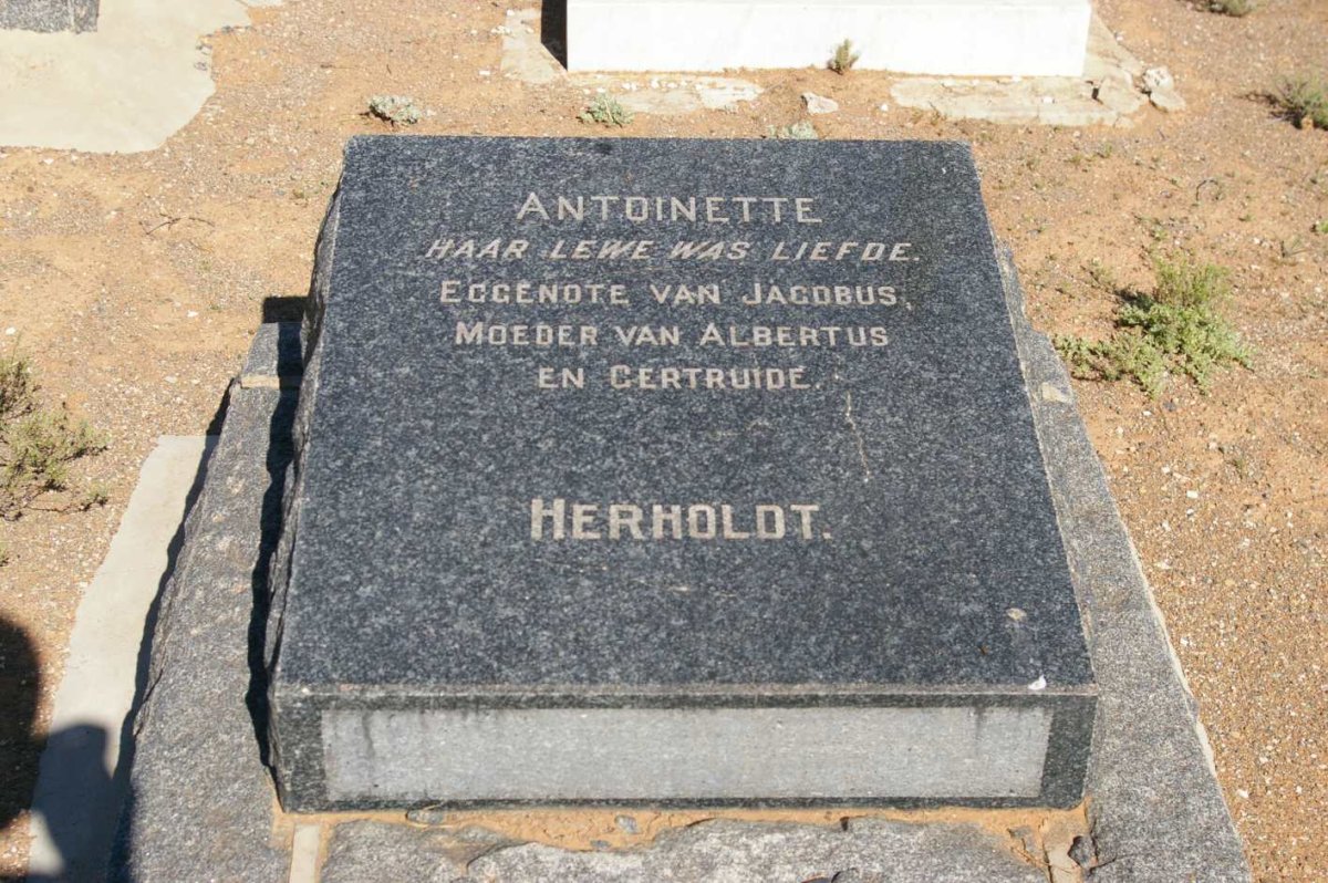 HERHOLDT Antoinette
