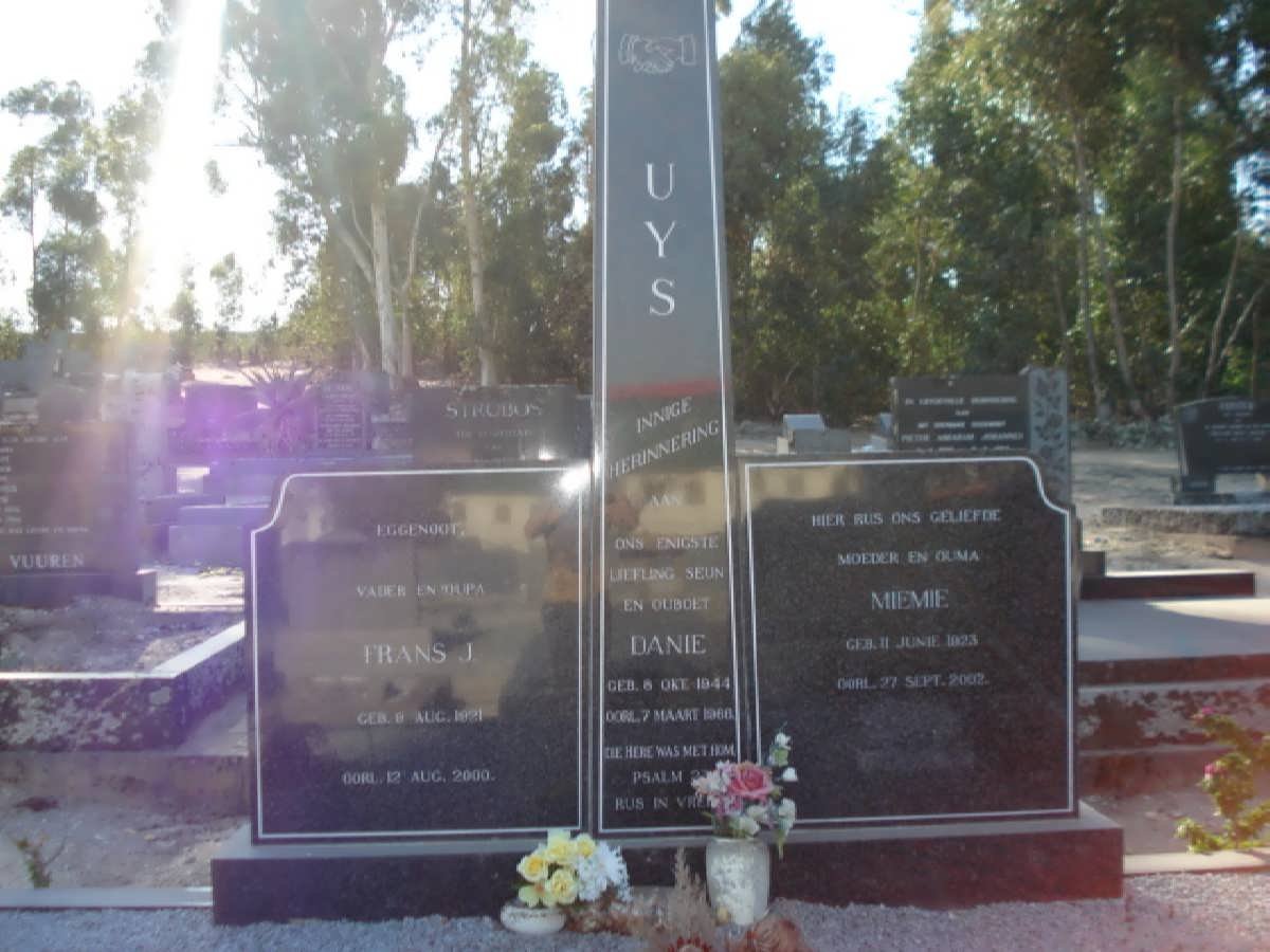 UYS Frans J. 1921-2000 &amp; Miemie 1923-2002 :: UYS  Danie1944-1968