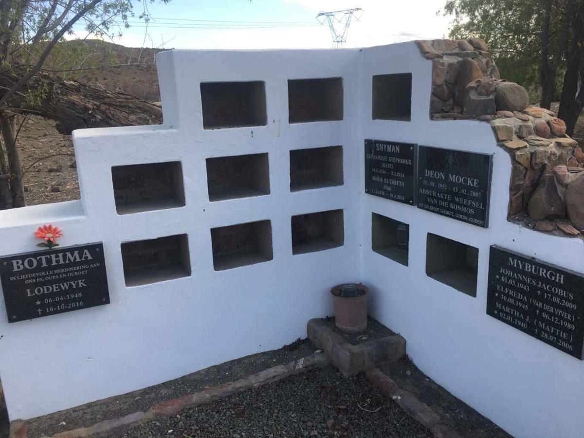 1. Gedenkmuur / Memorial Wall