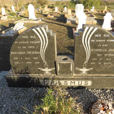 ERASMUS Marthinus Frederick 1892-1962 & Petronella Johanna SNYMAN 1891-1989