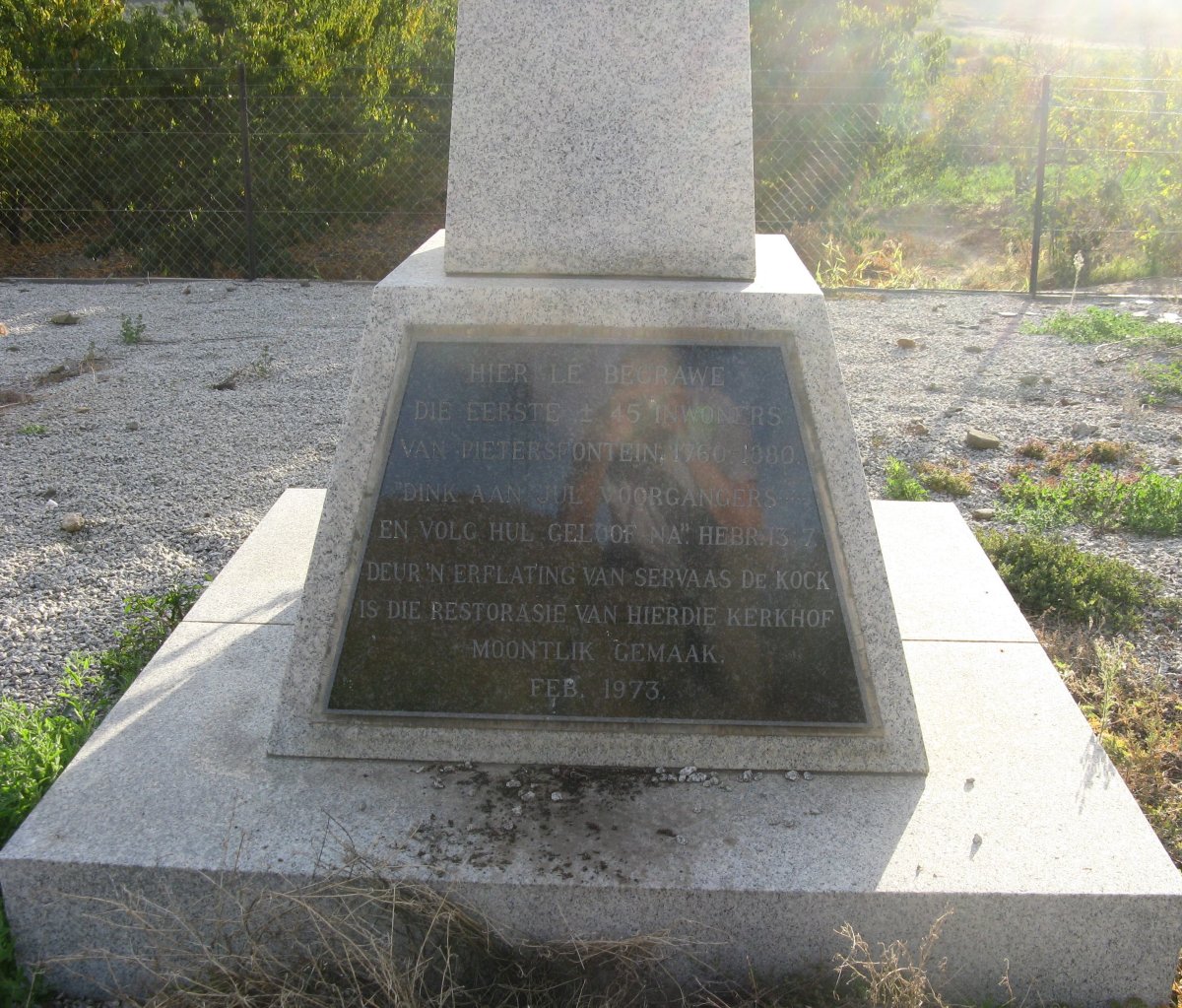 4. Gedenknaald/Memorial