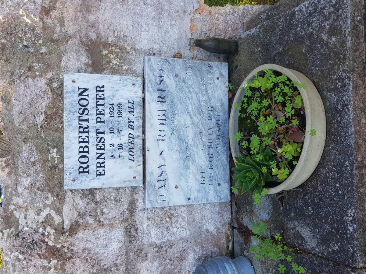 ROBERTSON Ernest Peter 1924-1999 &amp; Daisy S. LUBBE 1928-2010