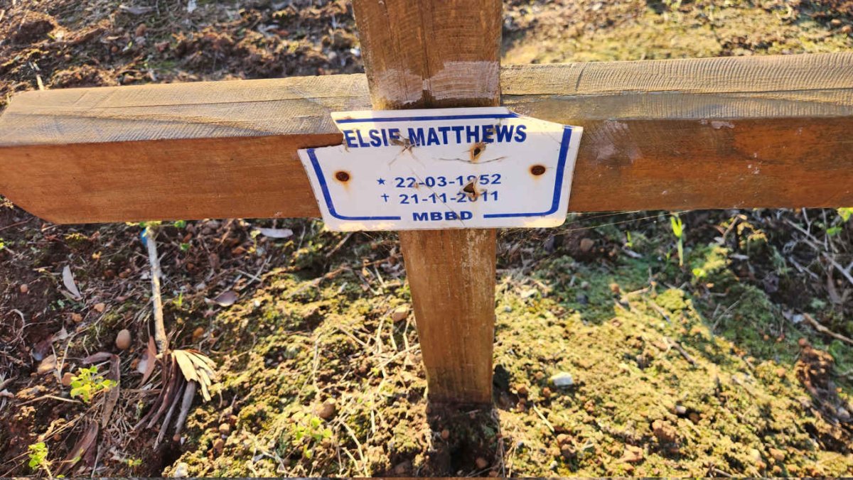 MATTHEWS Elsie 1952-2011