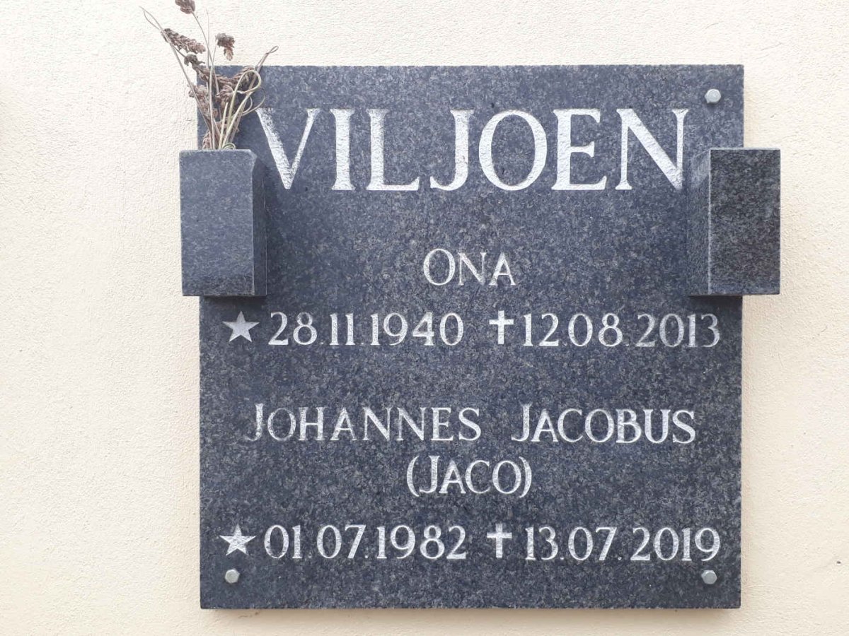 VILJOEN Ona 1940-2013 :: VILJOEN Johannes Jacobus 1982-2019