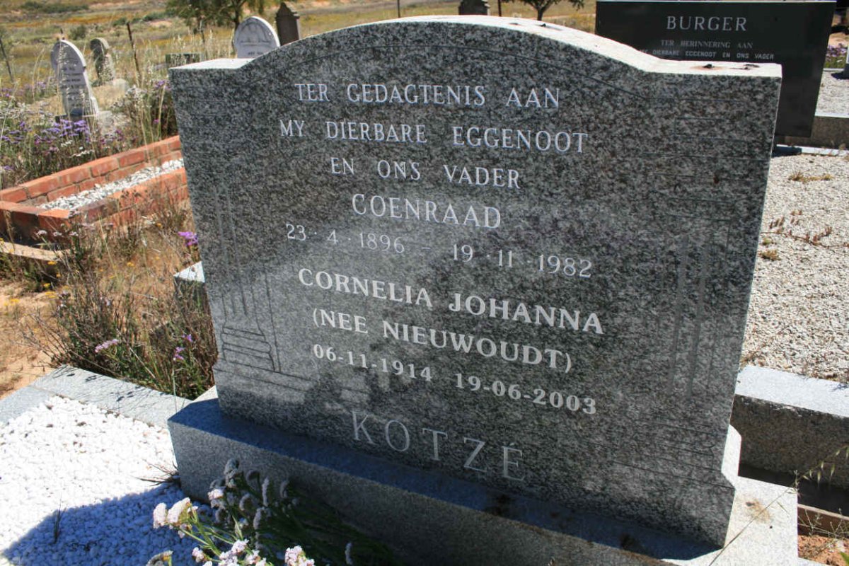 KOTZĒ Coenraad 1896-1982 &amp; Cornelia Johanna NIEUWOUDT 1914-2003
