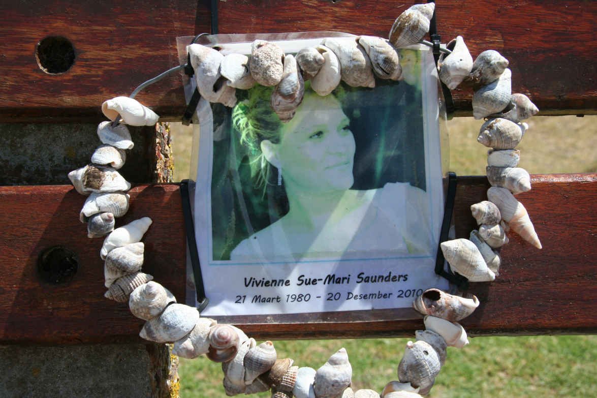 SAUNDERS Vivienne Sue-Mari 1980-2010