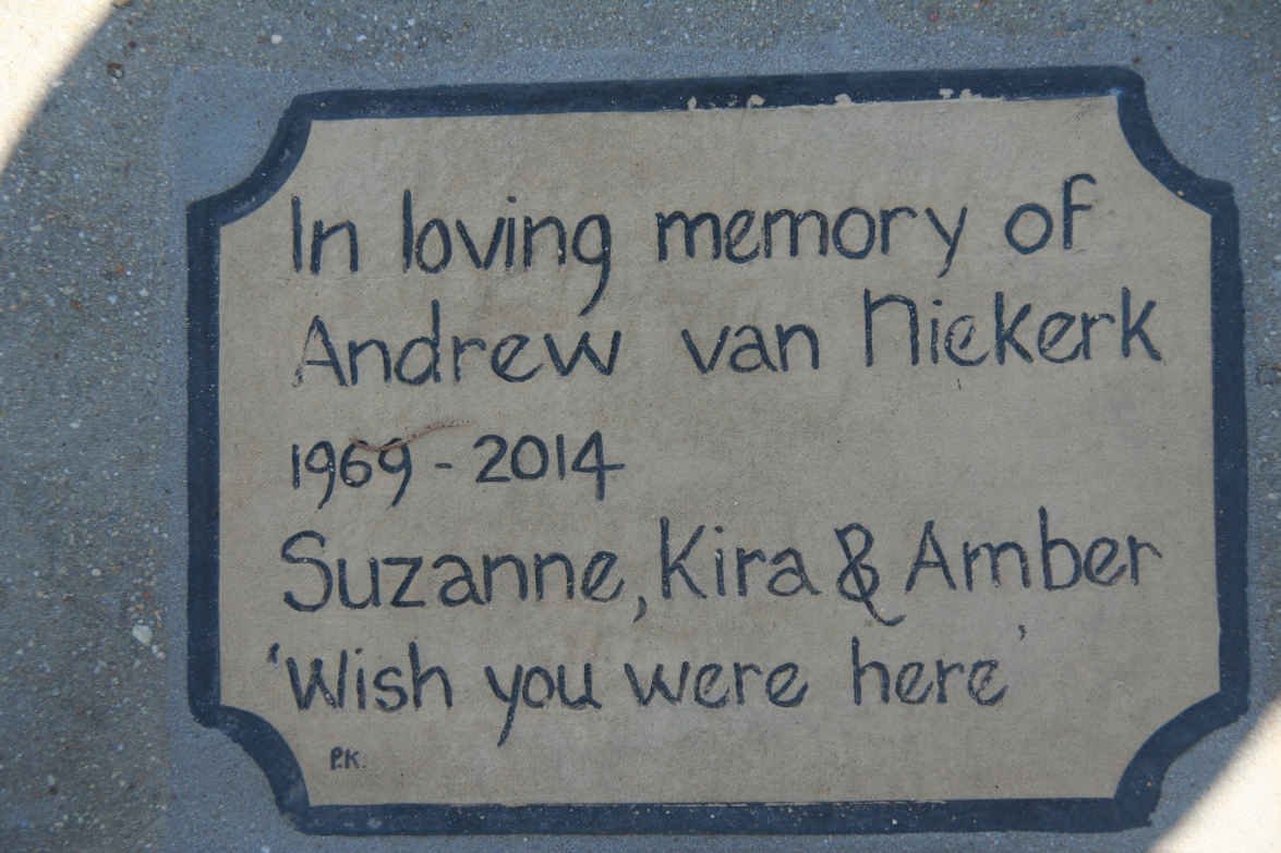 NIEKERK Andrew, van 1969-2014