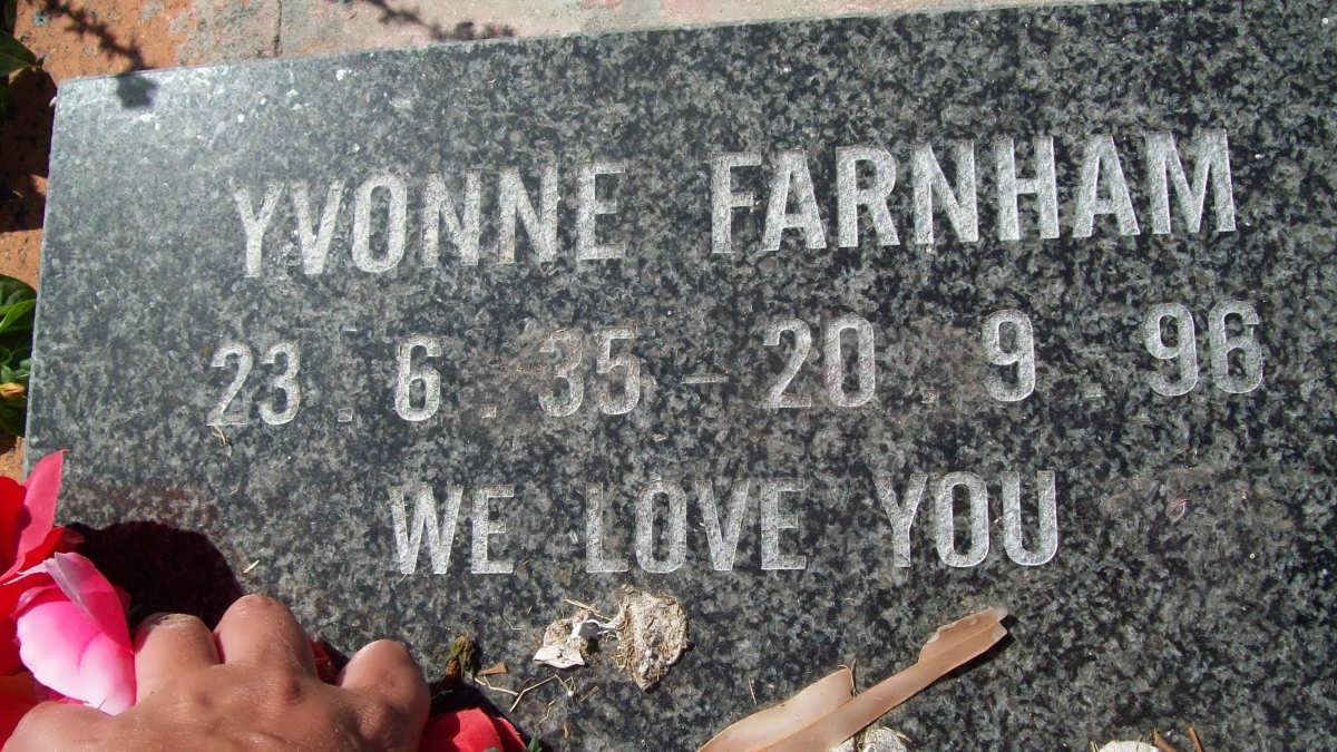 FARNHAM Yvonne 1935-1996