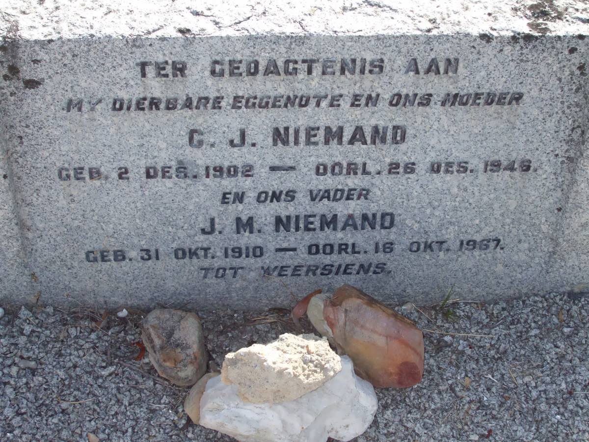 NIEMAND J.M. 1910-1967 &amp; C.J. 1902-1946