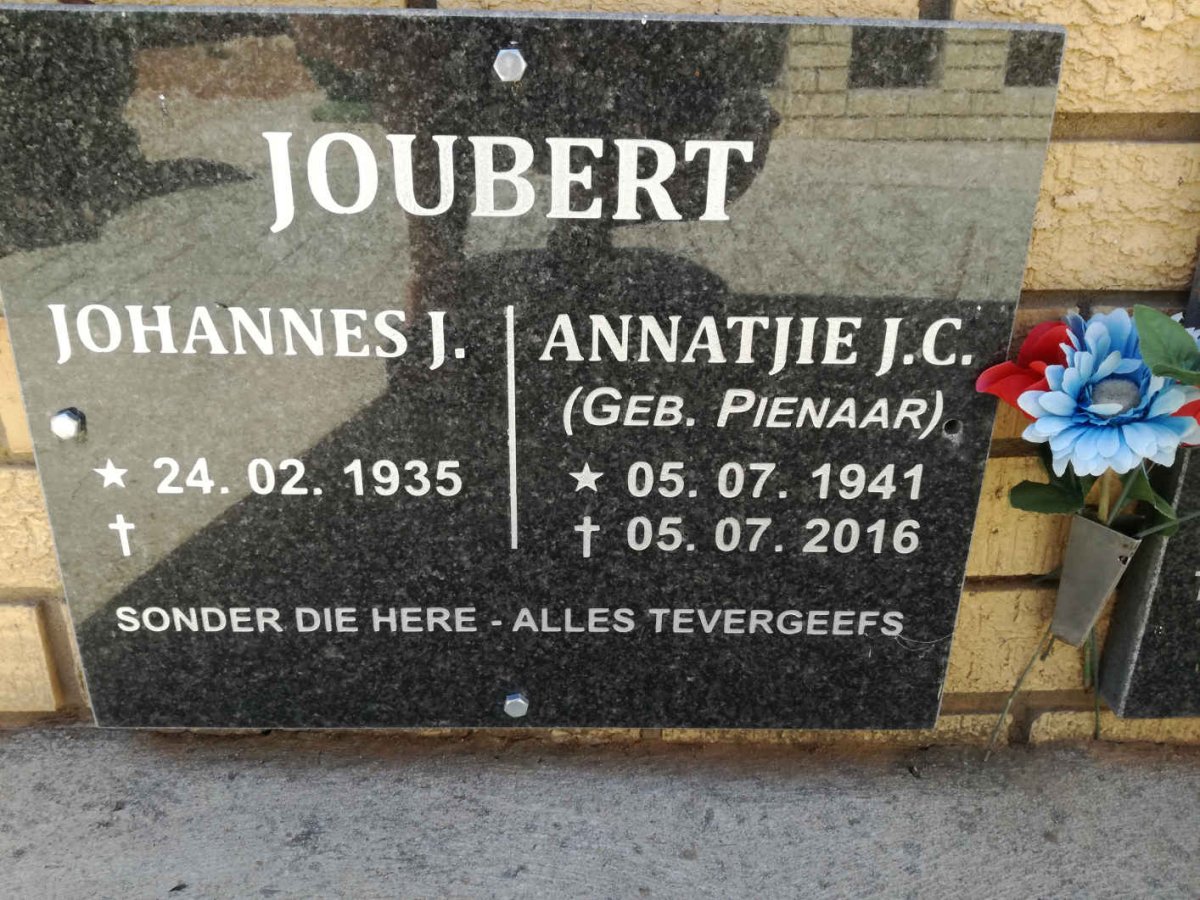 JOUBERT Johannes J. 1935- &amp; Annatjie J.C. PIENAAR 1941-2016