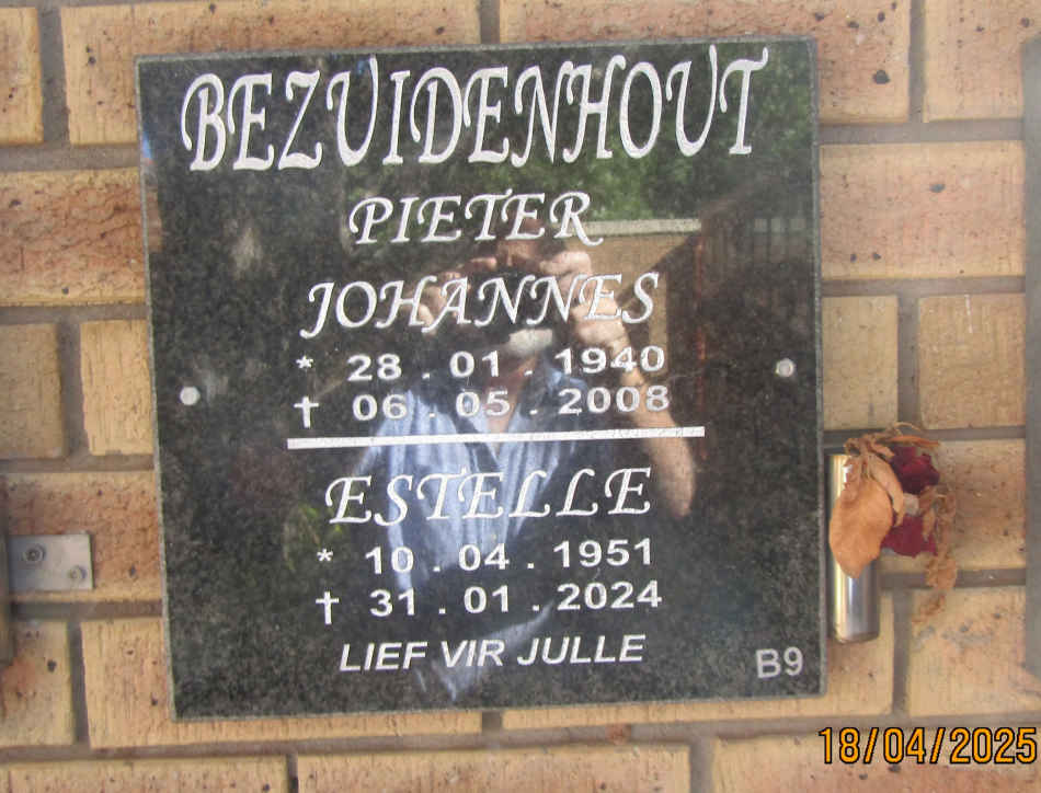 BEZUIDENHOUT Pieter Johannes 1940-2008 & Estelle 1951-2024