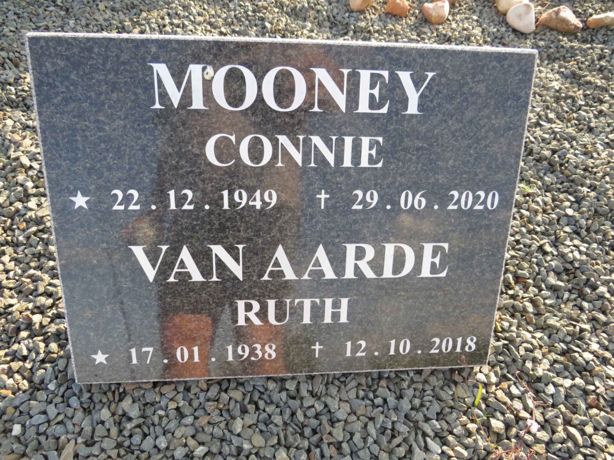 AARDE Ruth, van 1938-2018 :: MOONEY Connie 1949-2020