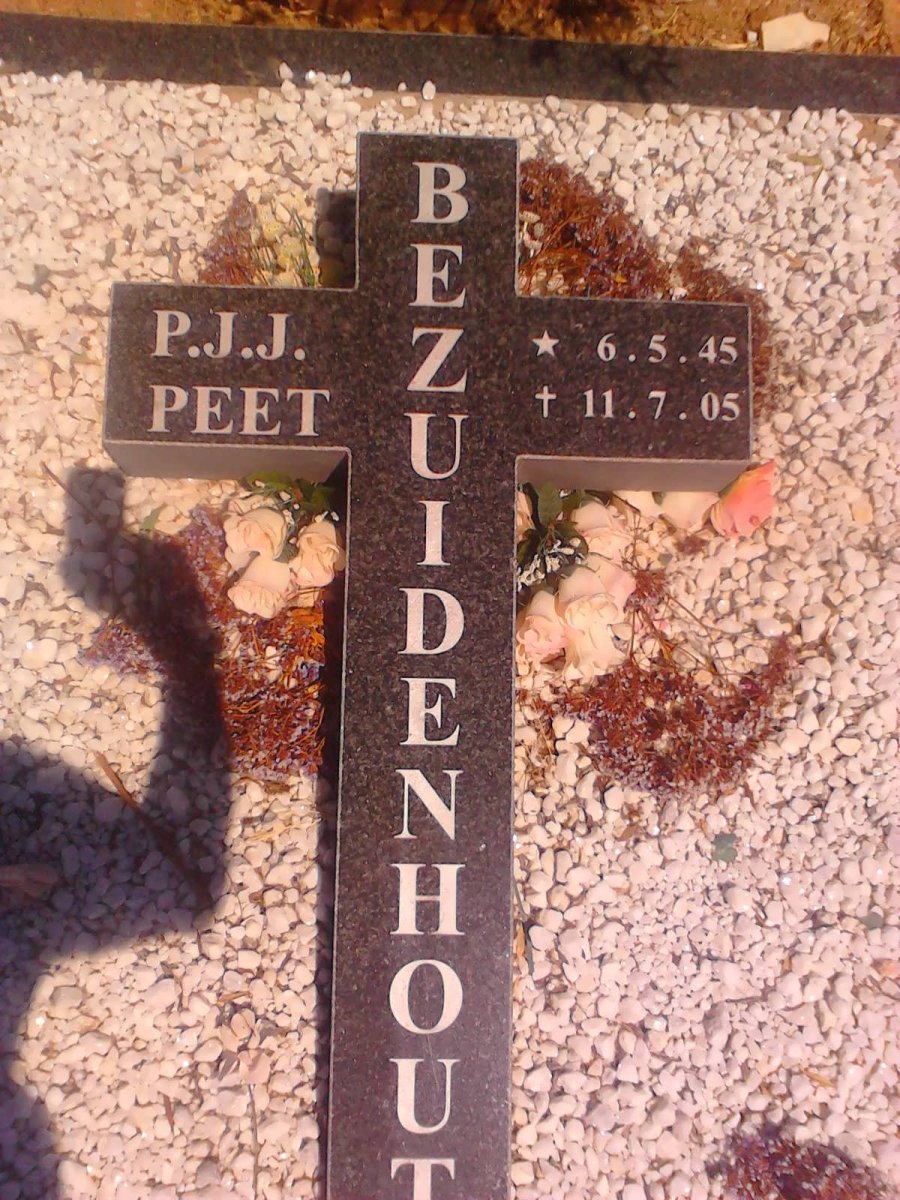 BEZUIDENHOUT P.J.J. 1945-2005