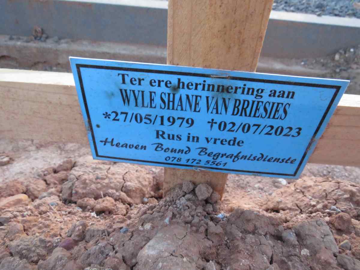 BRIESIES Shane, van 1979-2023