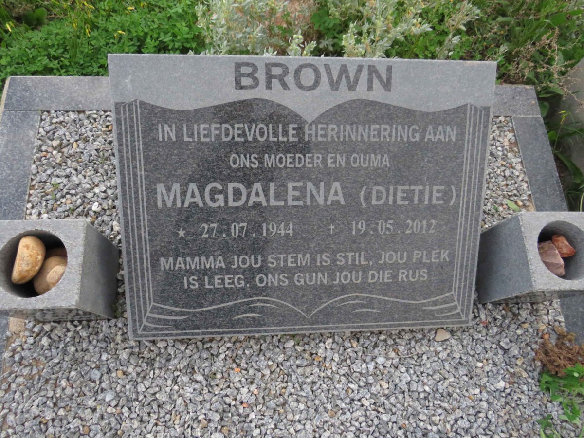 BROWN Magdalena 1944-2012