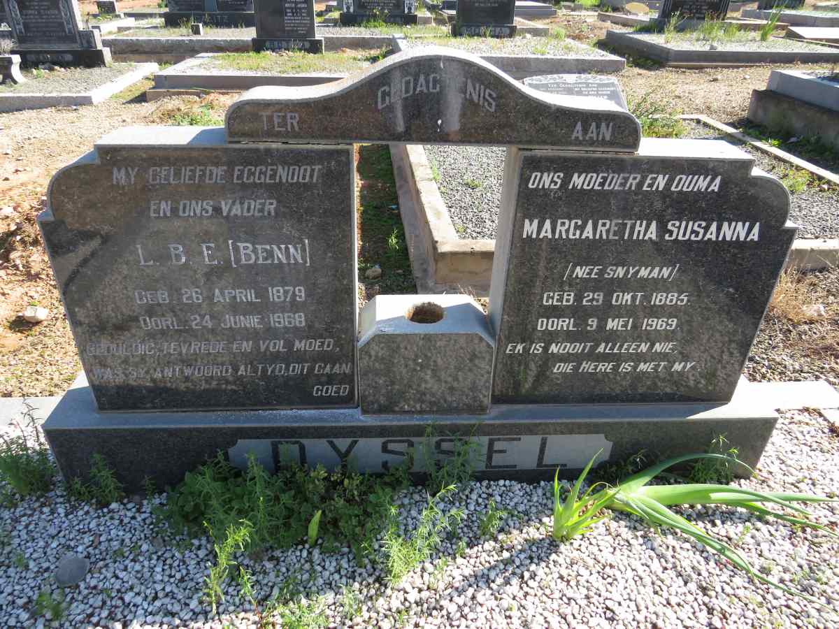 DYSSEL L.B.E. 1879-1968 & Margaretha Susanna SNYMAN 1885-1969