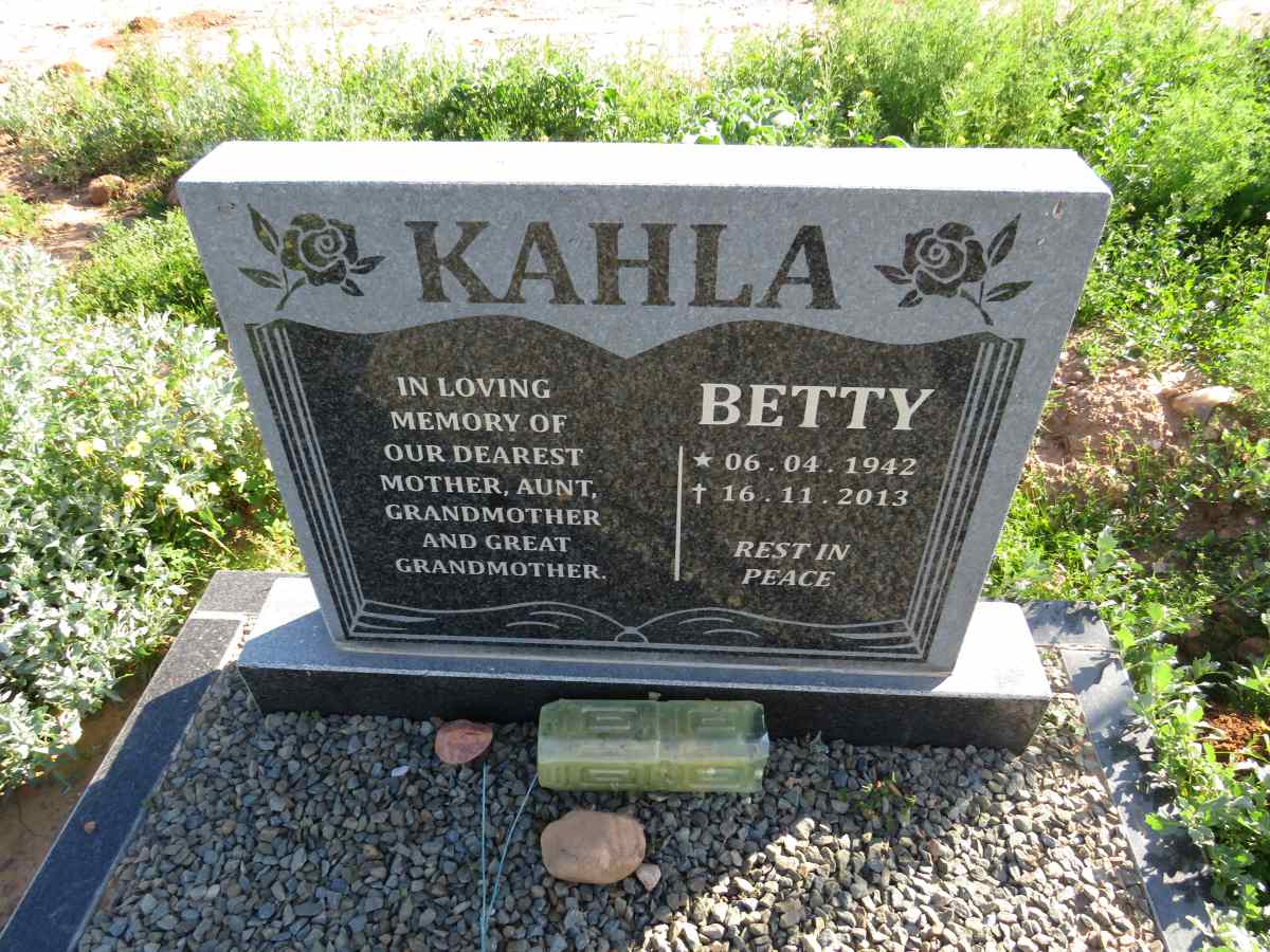 KAHLA Betty 1942-2013