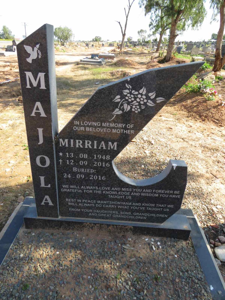 MAJOLA Mirriam 1948-2016