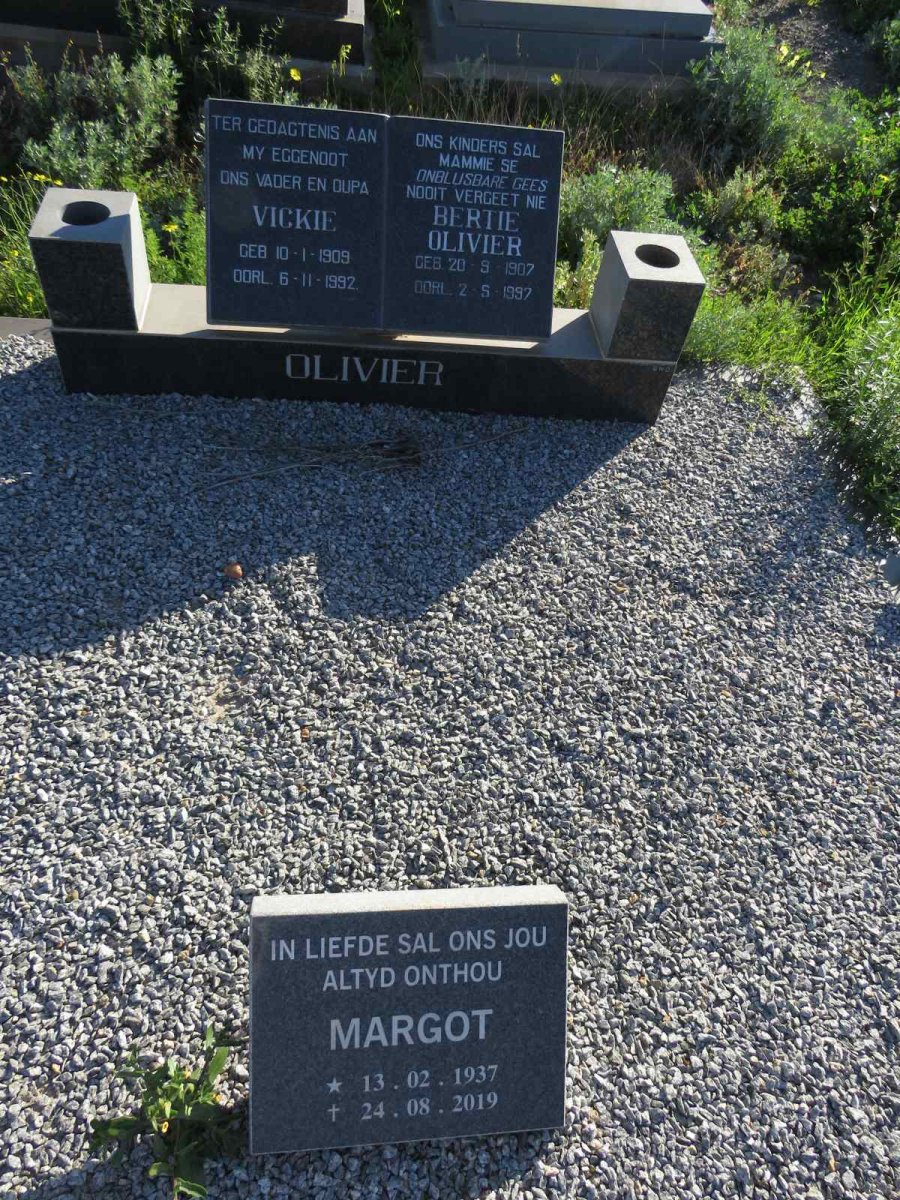 OLIVIER Vickie 1909-1992 & Bertie 1907-1997 :: OLIVIER Margot 1937-2019