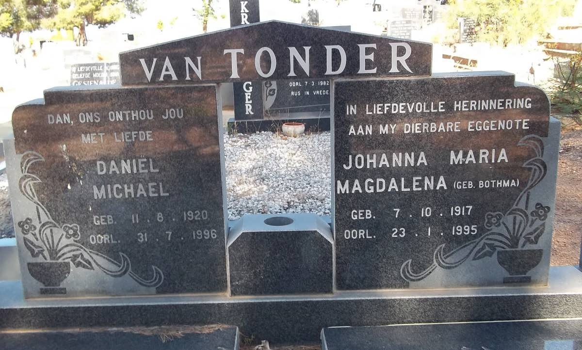 TONDER Daniel Michael, van 1920-1996 &amp; Johanna Maria Magdalena BOTHMA 1917-1995