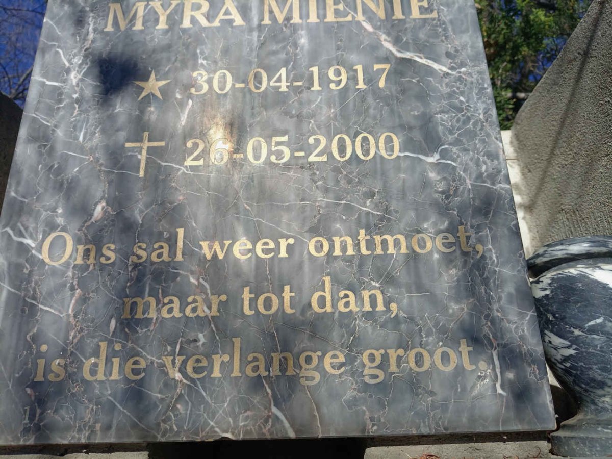MIENIE Myra 1917-2000
