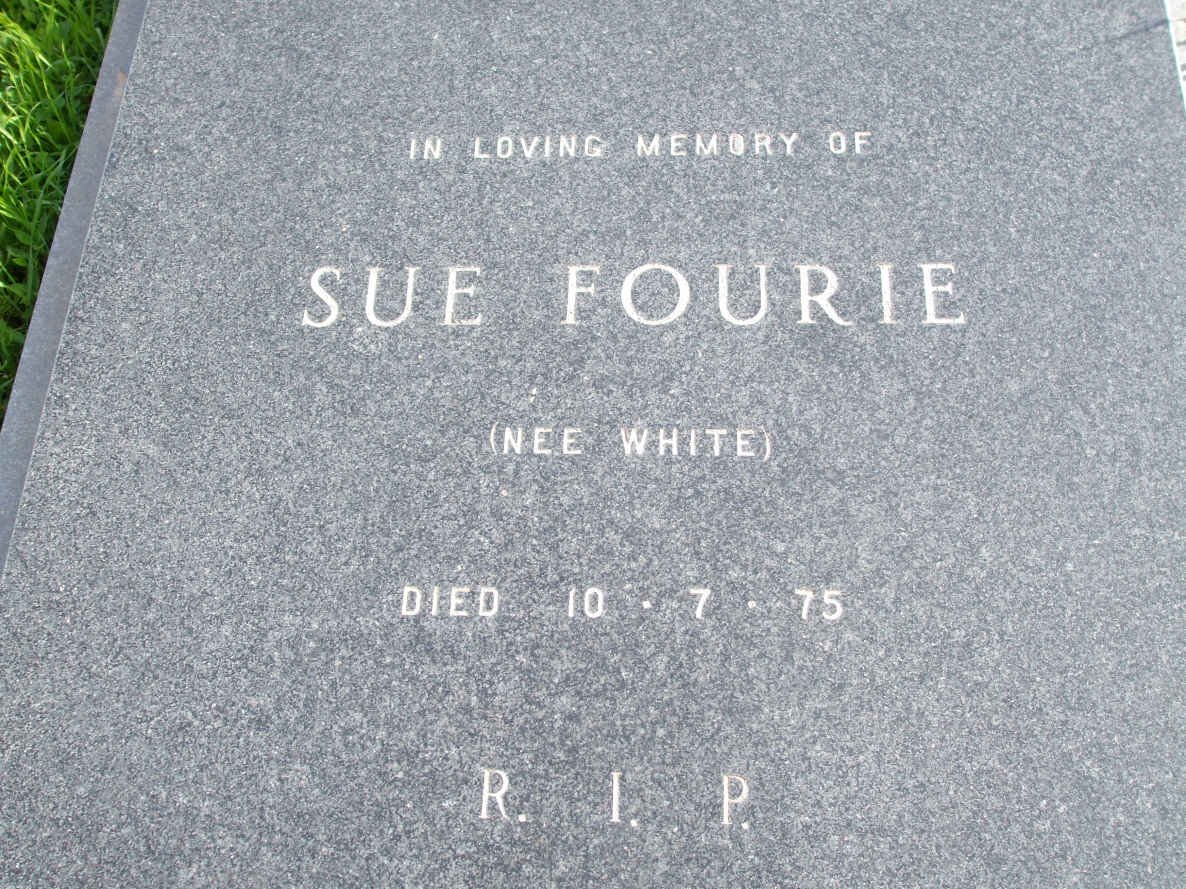 FOURIE Sue nee WHITE   -1975
