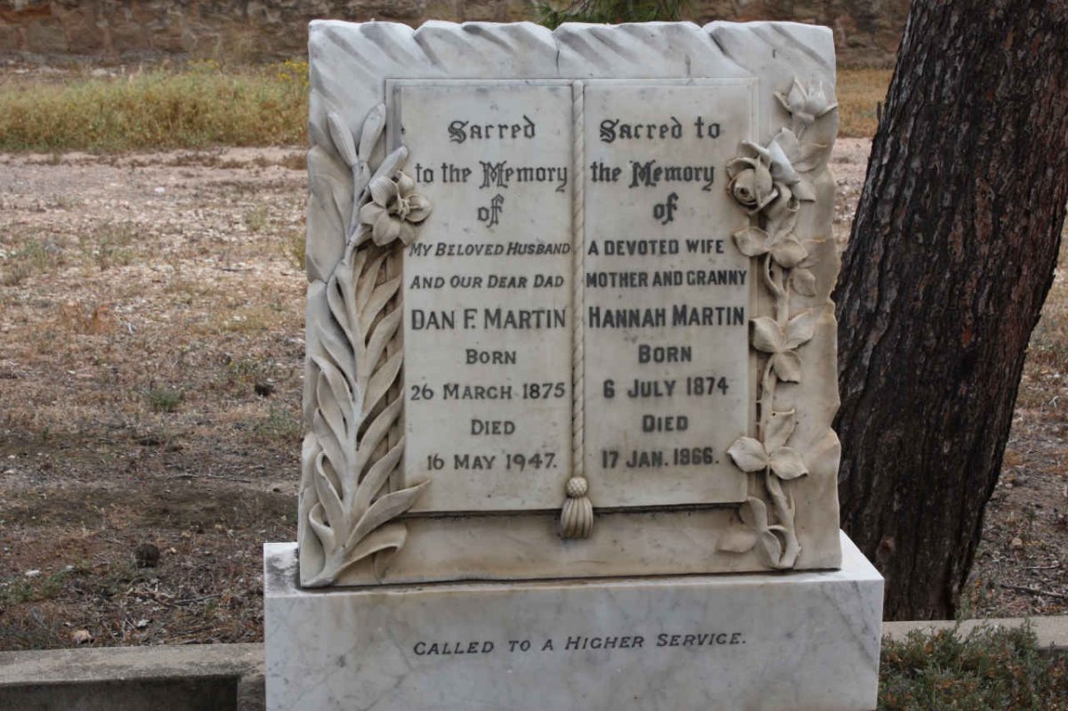 MARTIN Dan F. 1875-1947 &amp; Hannah 1874-1966