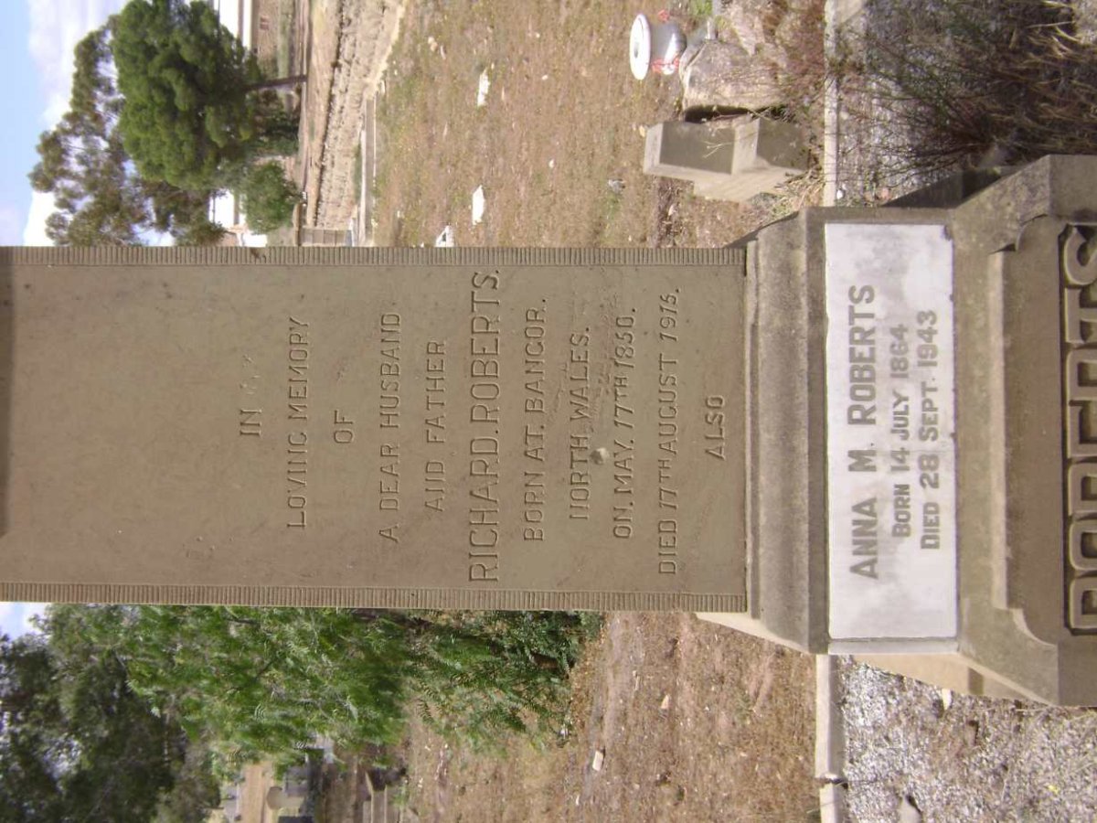 ROBERTS Richard 1850-1915 &amp; Anna M. 1864-1943