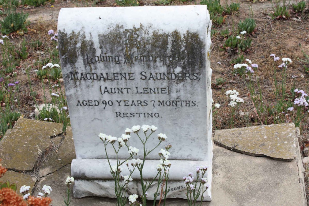 SAUNDERS Magdalena