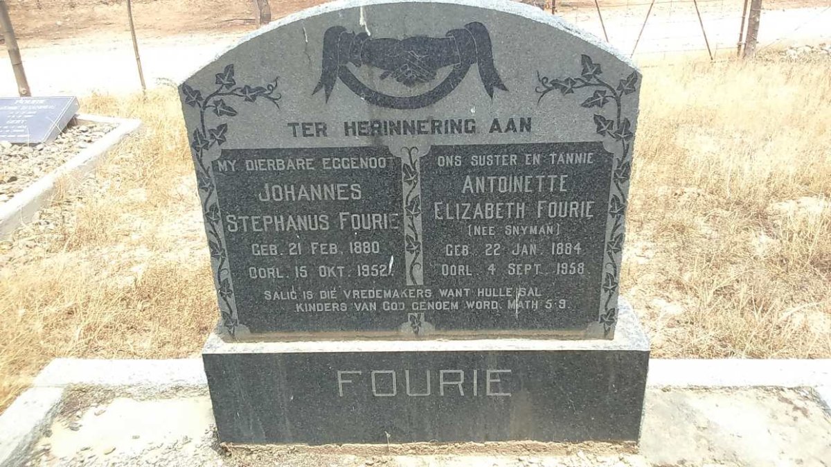 FOURIE Johannes Stephanus 1880-1952 &amp; Antoinette Elizabeth SNYMAN 1884-1958
