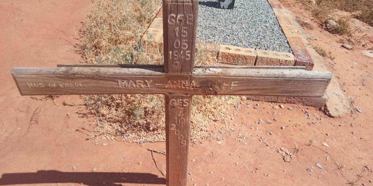 OFF Mary-Anna 1945-2009