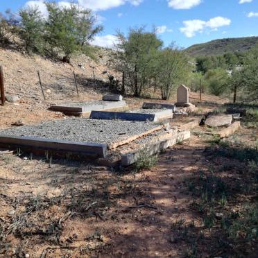 Western Cape, OUDTSHOORN district, Swartberg, Nooitgedacht 31, farm cemetery