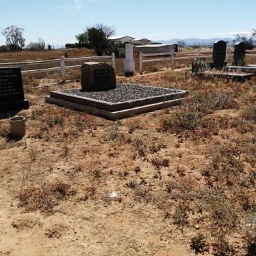 Western Cape, OUDTSHOORN district, Roodeheuvel 141_3, Die Bult, farm cemetery