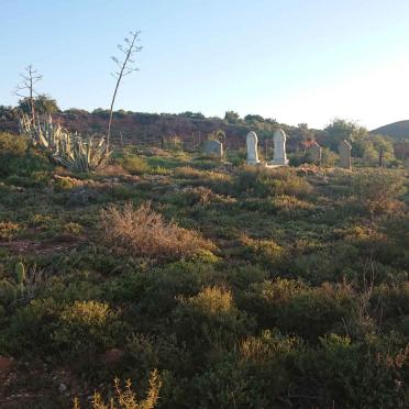 Western Cape, OUDTSHOORN district, Roodeheuvel 141_5, Rooiheuwel, farm cemetery