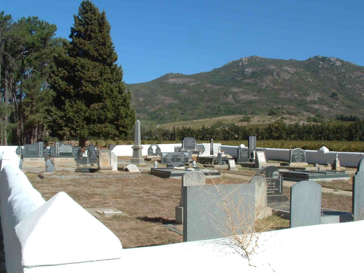 Looking from east to west with Perdeberg in the background.