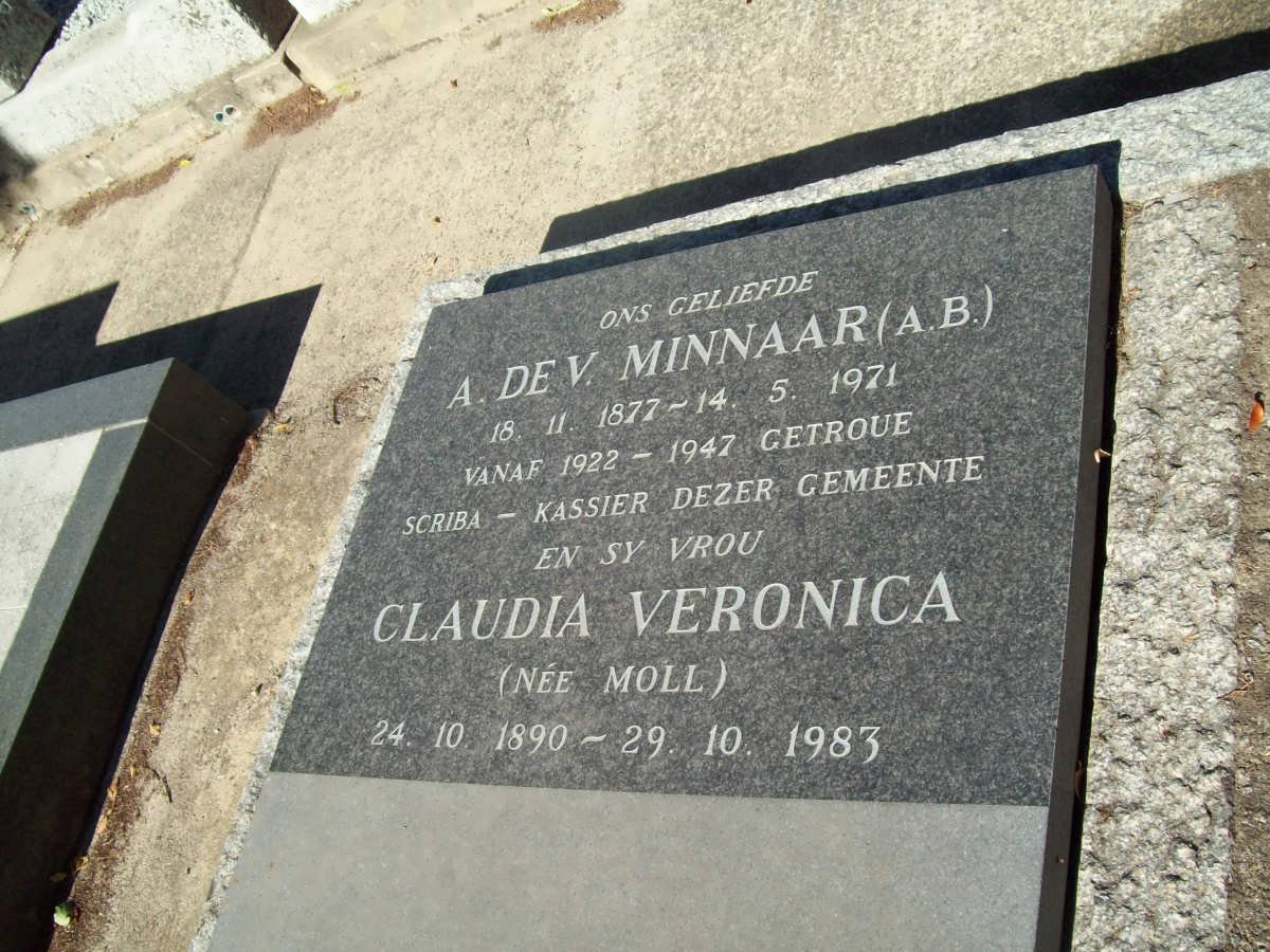 MINNAAR A. de V. 1877-1971 &amp; Claudia Veronica MOLL 1890-1983
