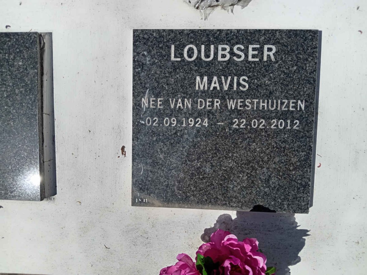 LOUBSER Mavis nee VAN DER WESTHUIZEN 1924-2012