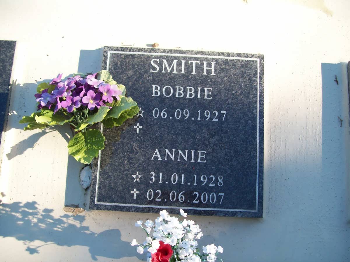 SMITH Bobbie 1927- &amp; Annie 1928-2007