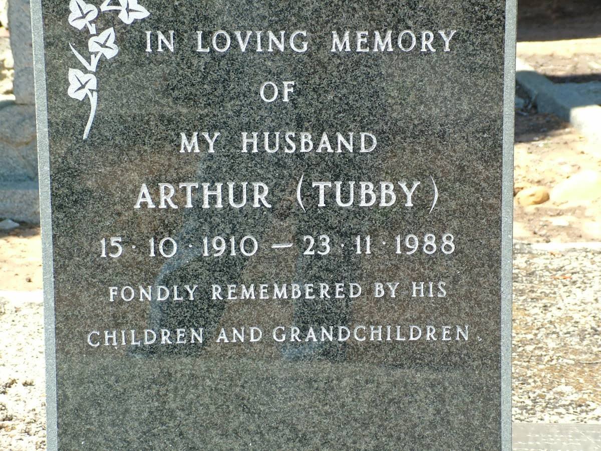 FISHER Maudie born DE VILLIERS 1913-1957 :: FISHER Marjorie Ann 1939-1940 :: FISHER Arthur 1910-1988