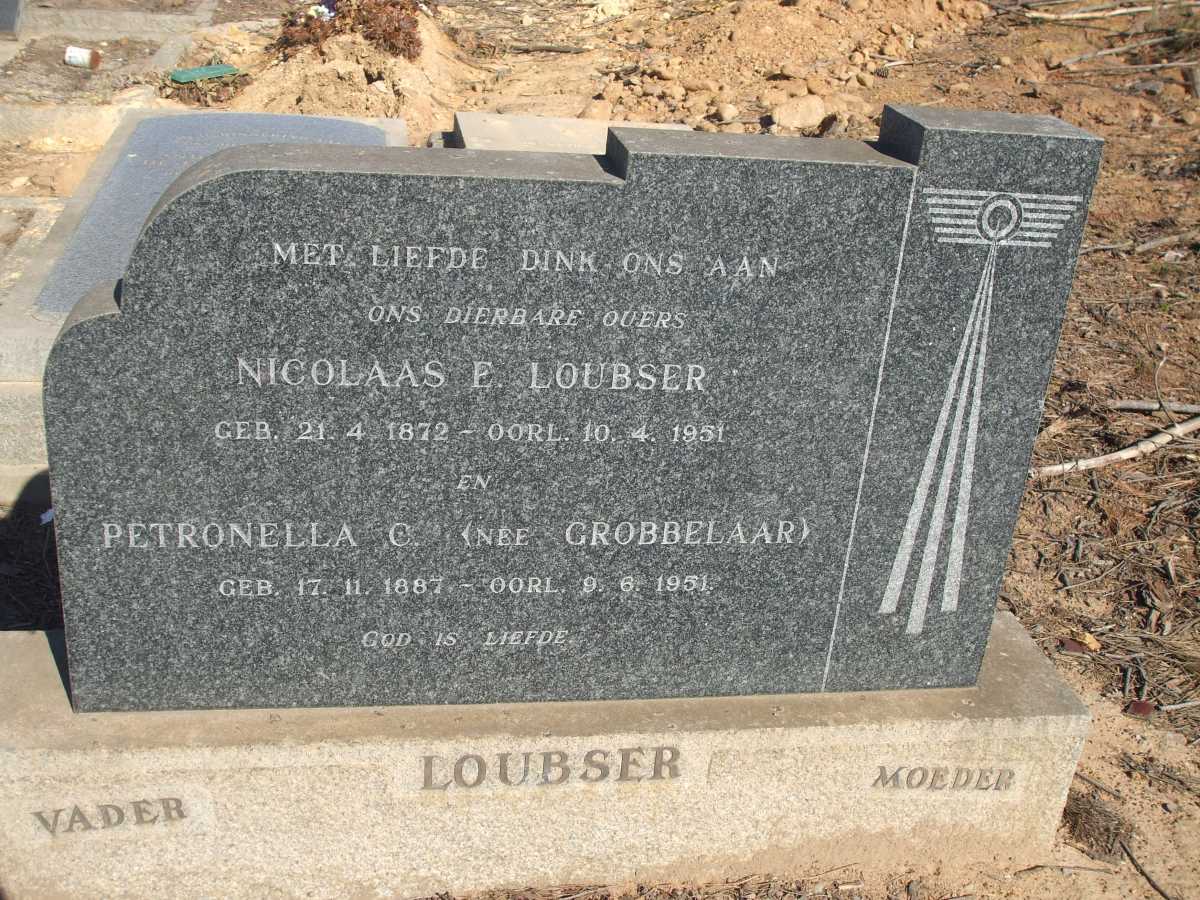LOUBSER Nicolaas E. 1872-1951 & Petronella C. GROBBELAAR 1887-1951