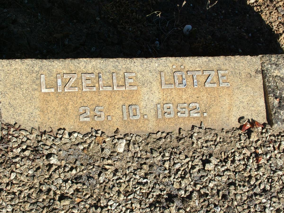 LOTZE Lizelle -1952